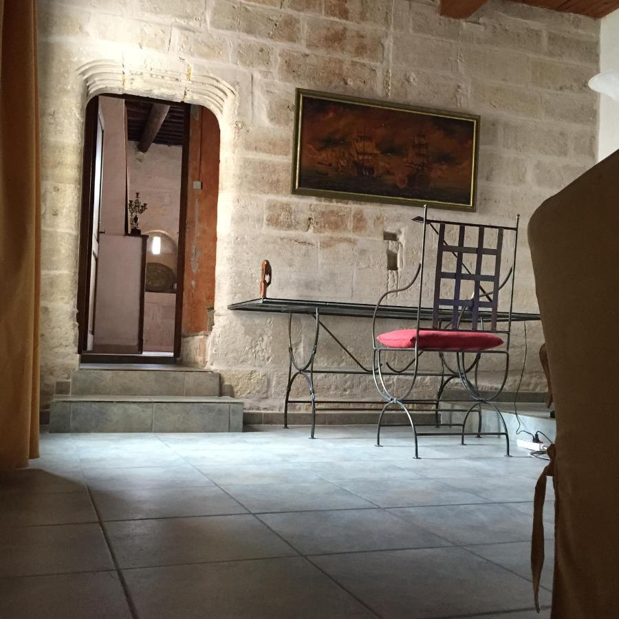 La Maison Sur La Place Aigues-Mortes Exteriér fotografie